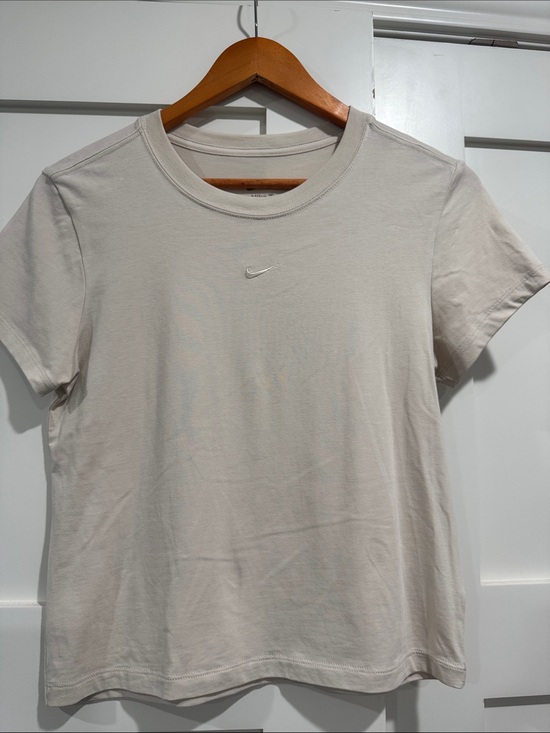 Nike Tops - Nike Short Sleeve Crew Tee in Light Beige